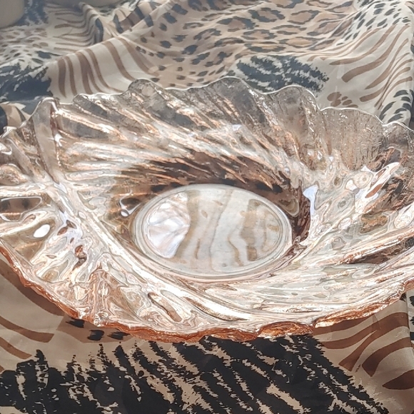 Elegant Pink Glass Decorative Bowl - Picture 1 of 8